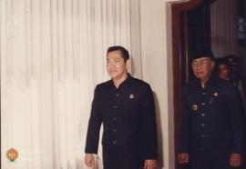 Wakil Presiden RI Tri Sutrisno didampingi Penjabat Gubernur DIY Sri Paduka Paku Alam VIII sedang ...