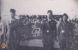 Panglima Besar Jenderal Soedirman mendampingi Presiden Soekarno pada upacara Peringatan Hari Angk...