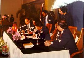Penanda tanganan naskah hasil pertemuan antara Mendagri RI dengan Pejabat Pemerintah Negara Papua...
