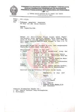 Berkas surat perihal pengiriman daftar peserta dan surat tugas mengikuti penataran P-4 Pola 120 j...