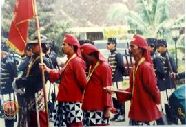 Prajurit Puro Pakualaman sedang memeriahkan acara tingalan dalem Paku Alam VIII di halaman Puro P...