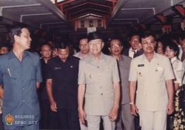 Penjabat Gubernur DIY Sri Paduka Paku Alam VIII (tengah), Sri Sultan HB X,  beserta  Walikotamady...