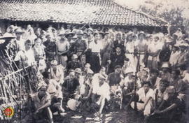 Panglima Besar Jenderal Soedirman nampak foto bersama Pasukannya setelah melaksanakan Perang Geri...