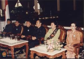Para pejabat negara yang hadir dalam pertemuan yaitu Penjabat Gubernur DIY Sri Paduka Paku Alam V...
