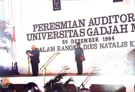 Sambutan Presiden Soeharto pada acara peresmian Auditorium UGM (difoto dari sisi depan)