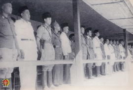 Sri Sultan Hamengku Buwono IX , Panglima Besar Jenderal Soedirman dan para ajudan turut hadir dal...