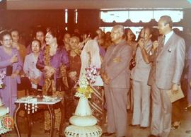 Presiden Soeharto dan Ibu Tien beserta Pejabat Negara sedang mendengarkan Ketua Panitia penyeleng...