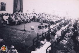 Panglima Besar Jenderal Soedirman (duduk di baris paling depan sisi kiri mengenakan jas hitam) be...