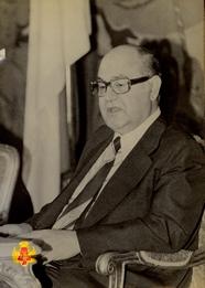 Wakil Presiden Republik Iraq Y. M. Taha Muhyddin Maroef duduk di salah satu ruangan Istana Wakil ...