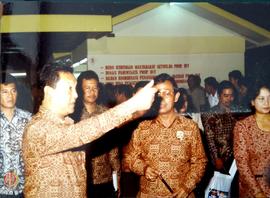 R.Widagdo Walikota Yogyakarta sedang dipersilahkan untuk beristirahat setelah selesai mengunjungi...