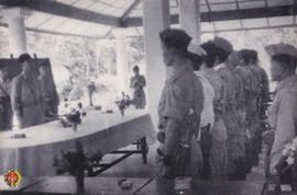 Panglima Besar Jenderal Soedirman menerima penghormatan dan laporan dari para opsir tinggi MBT da...