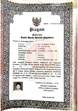 Piagam Gubernur Daerah Istimewa Yogyakarta Nomor : 14137/BP-7/90 atas nama Drs. M. Ernawan Rulant...