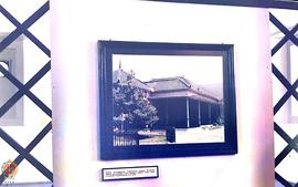 Gedung Balai Kajian Sejarah yang diabadikan dalam gambar foto berpigura.