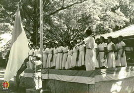 Pengibaran bendera pada Upacara Peringatan Hari Kebangkitan Nasional ke-50 di Istana Ambarukmo.