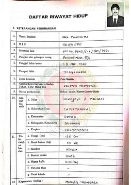 Daftar Riwayat Hidup Peserta Penataran P-4 tahun 1990 atas nama Drs. Pranama dan kawan-kawan Kela...