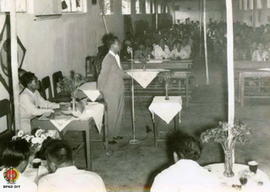 Bapak Sukartono selaku Kepala Sekolah memberikan sambutan diha-dapan para undangan.