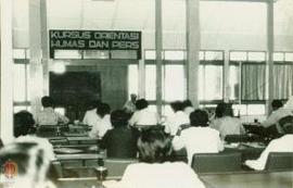 Penceramah sedang memberikan materi dalam kursus di Balai Mangu Kepatihan (Foto diambil dari bela...