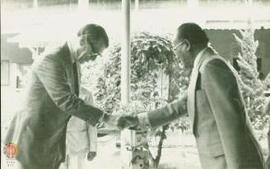 Wakil Gubernur DIY Sri Paduka Paku  Alam VIII sedang menerima kunjungan Dubes Yugoslavia beserta ...