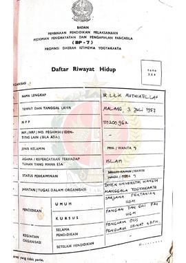 Daftar Riwayat Hidup Peserta Penataran P-4 Pola 120 jam (Pola Calon Penatar) Bagi Organisasi Masy...