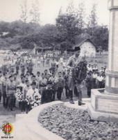 Panglima Besar Jenderal Soedirman akan meletakkan sebuah karangan bunga di Tugu Pahlawan Pemberon...