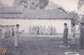 Presiden RI, Ir. Soekarno menjadi Inspektur Upacara didampingi oleh Sri Sultan Hamengku Buwono IX...