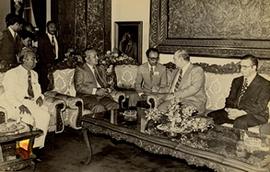 Dari kiri Menteri Luar Negeri Adam Malik, Presiden Soeharto, Juru Bicara Kepresidenan, Wakil Pres...