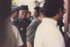 Penjabat Gubernur DIY Sri Paduka Paku Alam VIII dalam penyambutan kunjungan Presiden Soeharto dan...