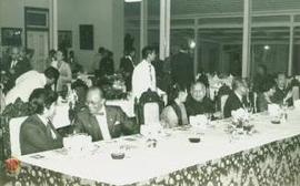 Gusti Gondokusumo bersalaman dengan Javaharal Nehru